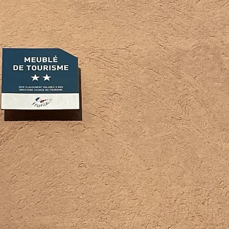 Joli Avec Terrasse Baccara *