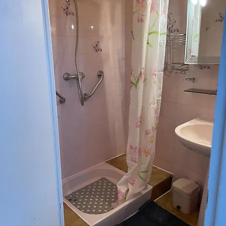 Appartement Joli Avec Terrasse Baccara