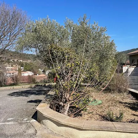 Joli Avec Terrasse Baccara Gréoux-les-Bains