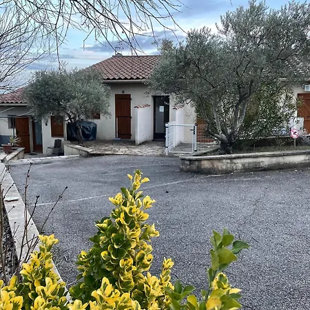 Joli Avec Terrasse Baccara Greoux-les-Bains