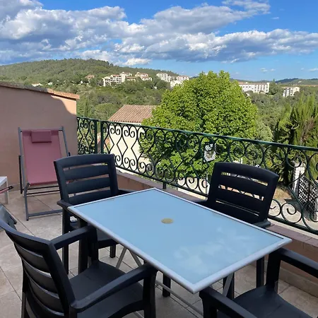 Joli Avec Terrasse Baccara *
