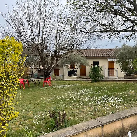 Apartment Joli Avec Terrasse Baccara Greoux-les-Bains