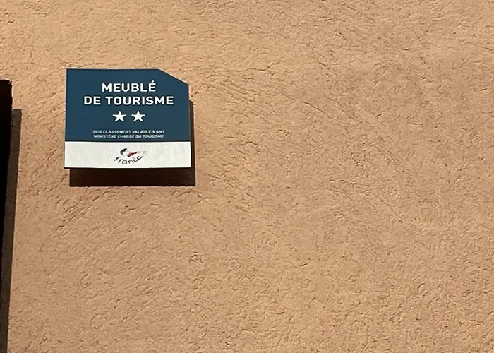 Joli Avec Terrasse Baccara *