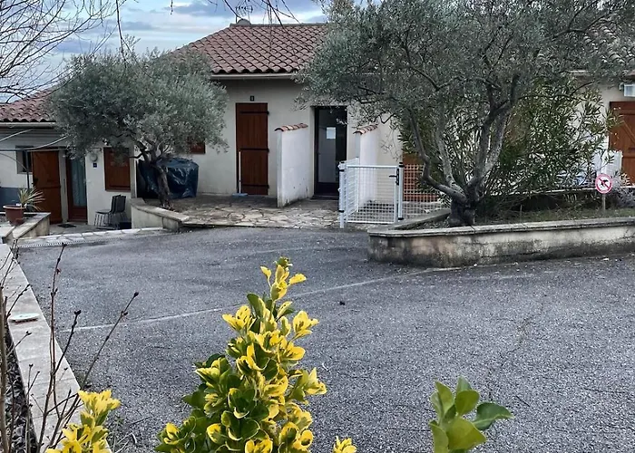 Joli Avec Terrasse Baccara Gréoux-les-Bains